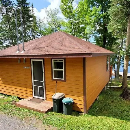 Lakeside 2 Bedroom Dockside Cabin